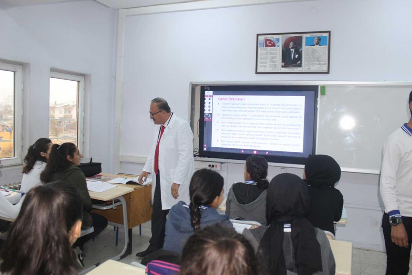 "Her bir öğrencinin özel olduğunun bilinciyle hareket etmemiz gerekir" "Her bir öğrencinin özel olduğunun bilinciyle hareket etmemiz gerekir"